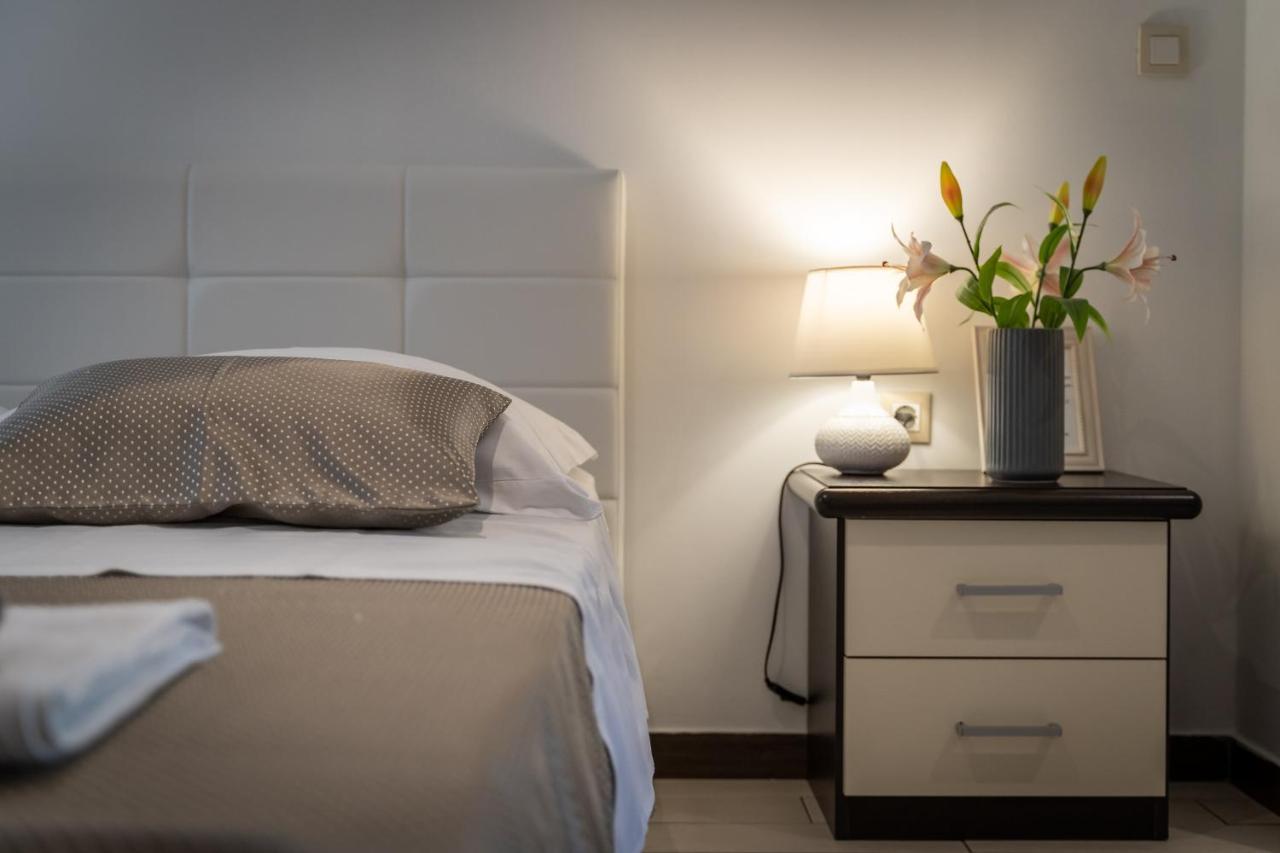 Studio Apartment La Luna Сплит Экстерьер фото